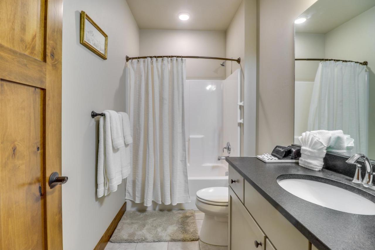 Downtown Columbia Falls Condo 16 Mi To Ski Resort Bagian luar foto